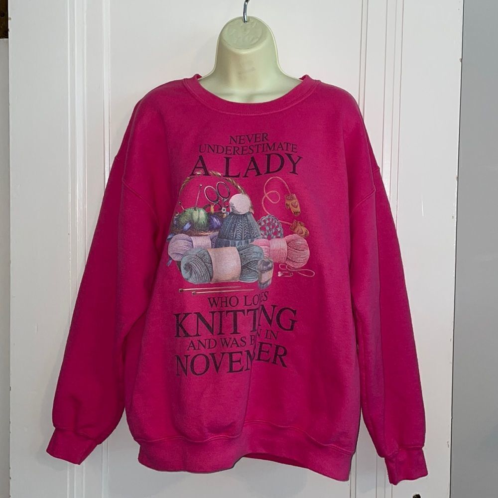 Gildan‎ bright pink sweatshirt with knitting & November birthday theme